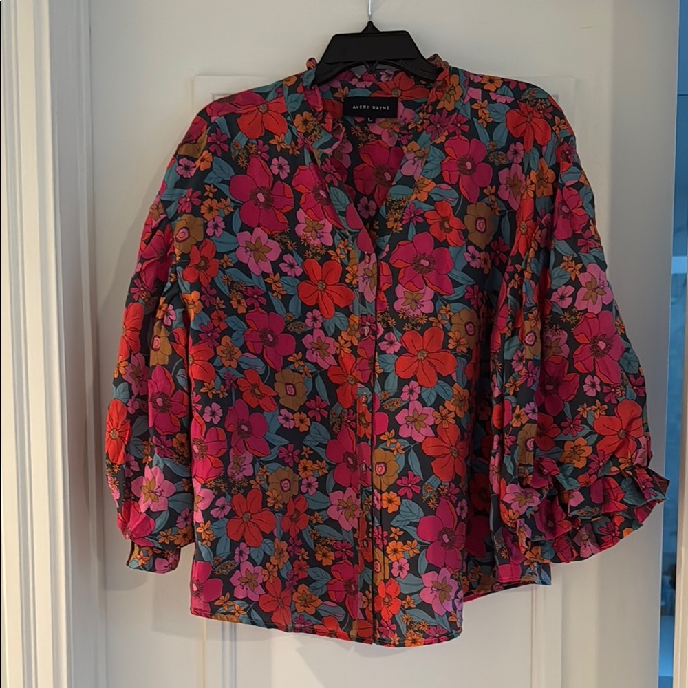 Floral 3/4 sleeve flowy shirt, Avery Rayne, sz L